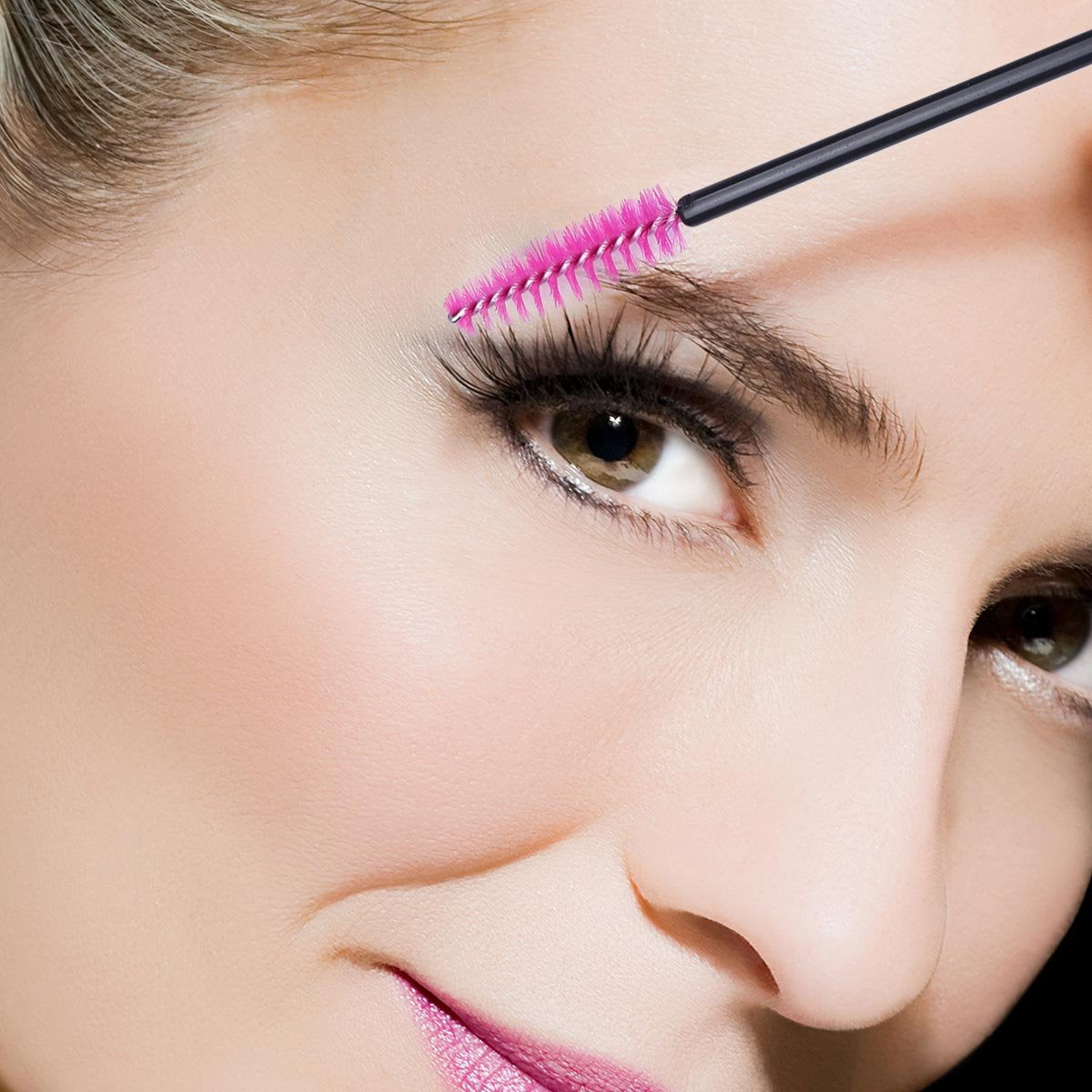 BTYMS 100 Pcs Disposable Eyelash Brush Mascara Applicator Lash Wand Eyebrow Spoolie for Extension - Pink