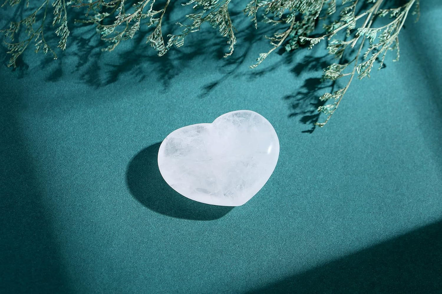 QINJIEJIE 1.8" Large Heart Stone Healing Crystals Clear Quartz Pocket Meditation Palm Worry Gemstone Gua Sha Facial Tools Crystals Reiki Energy Balancing